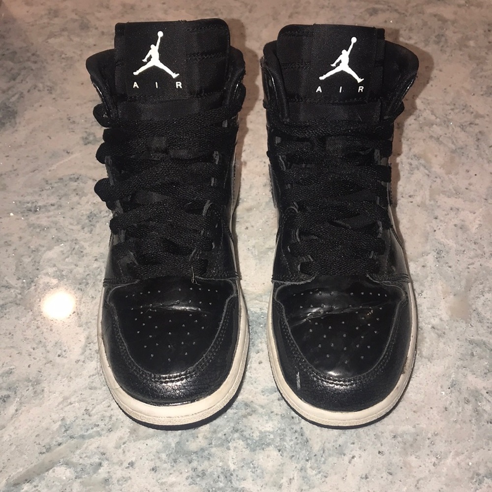 Black Jordan 1 Retro sz 4  Patent Leather